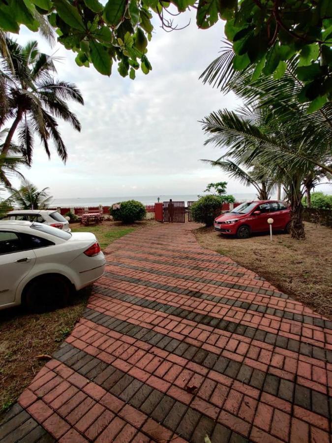 Club 7 Beach Resort Kannur Buitenkant foto