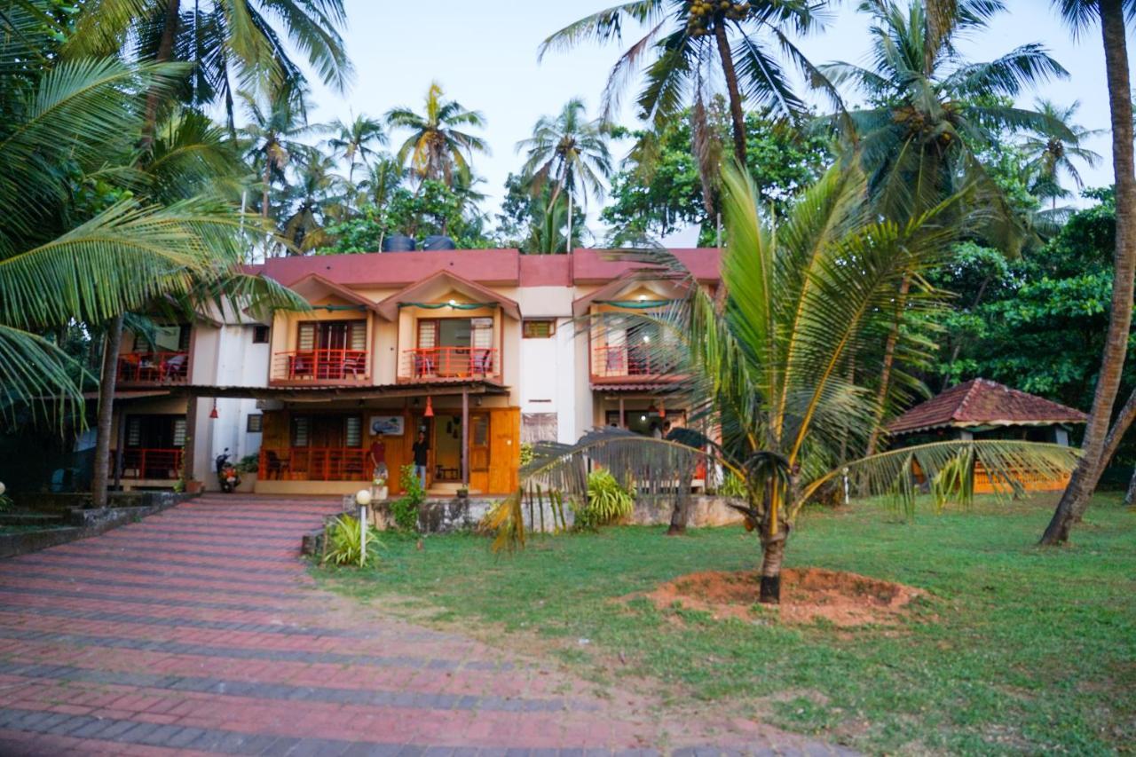 Club 7 Beach Resort Kannur Buitenkant foto