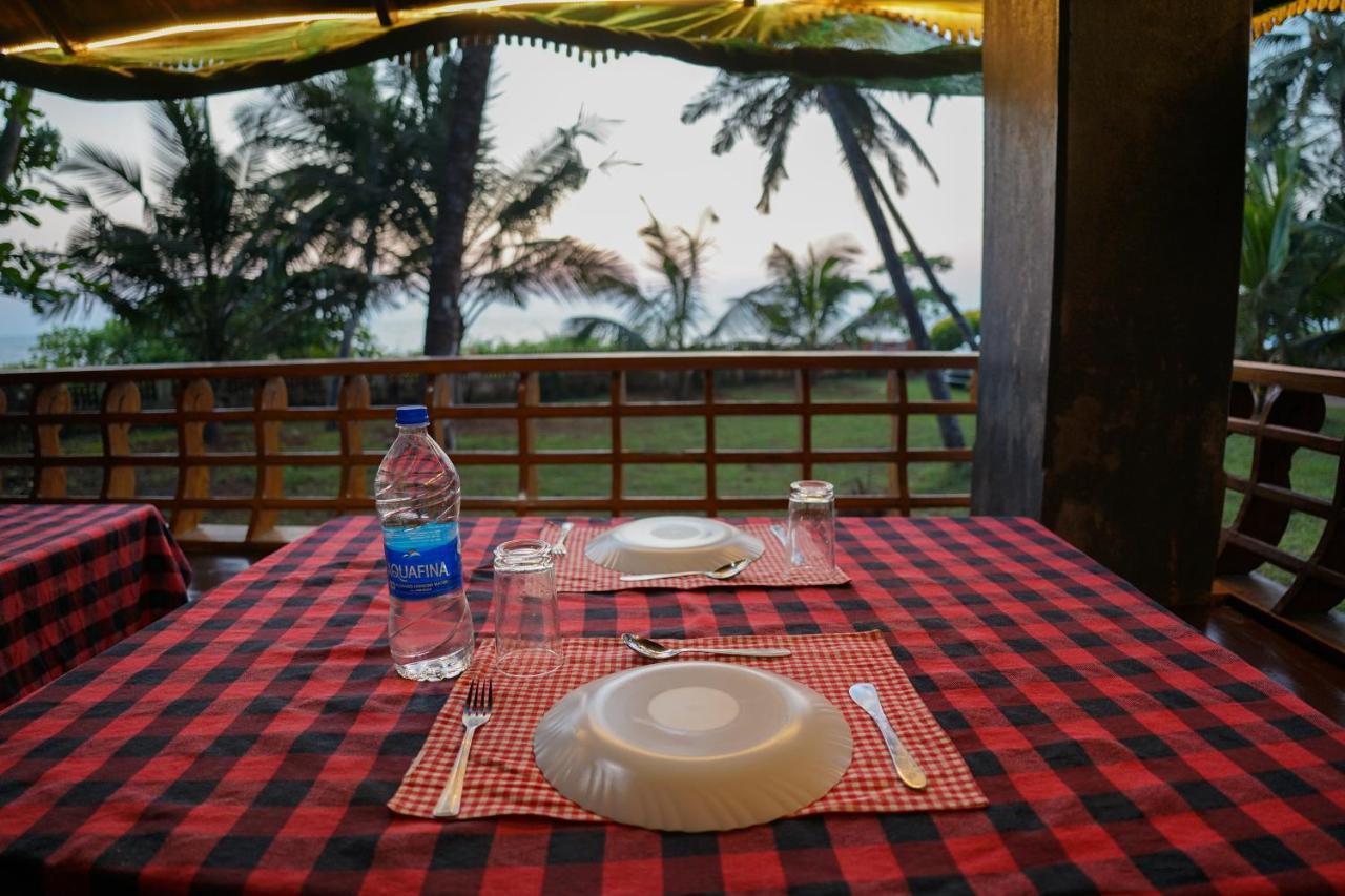 Club 7 Beach Resort Kannur Buitenkant foto