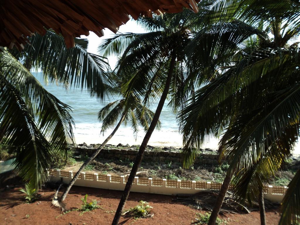 Club 7 Beach Resort Kannur Buitenkant foto
