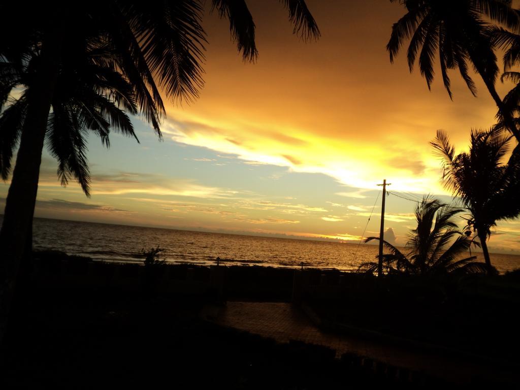 Club 7 Beach Resort Kannur Buitenkant foto