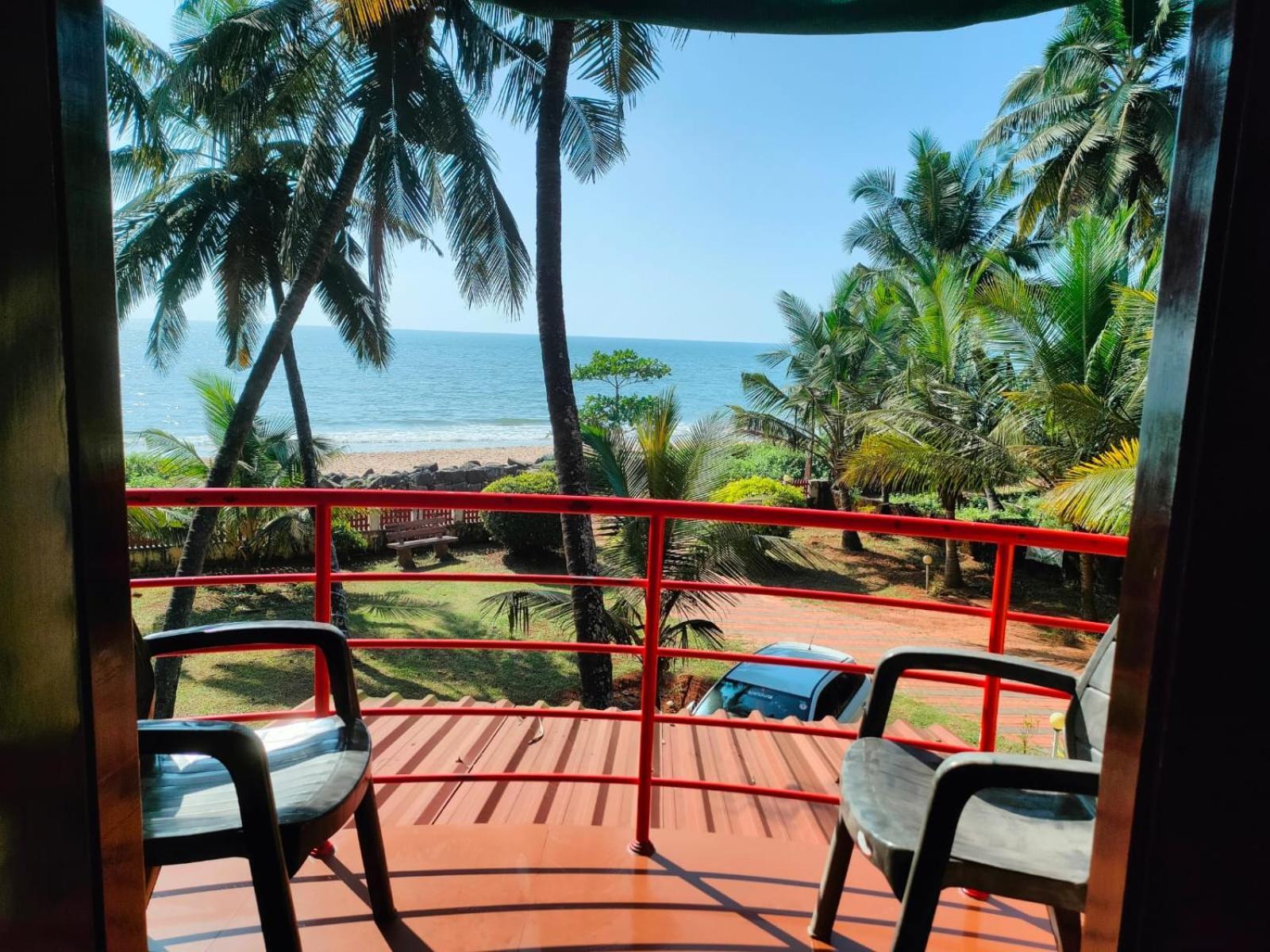 Club 7 Beach Resort Kannur Buitenkant foto
