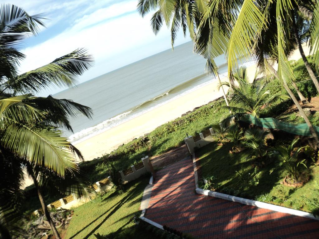 Club 7 Beach Resort Kannur Buitenkant foto