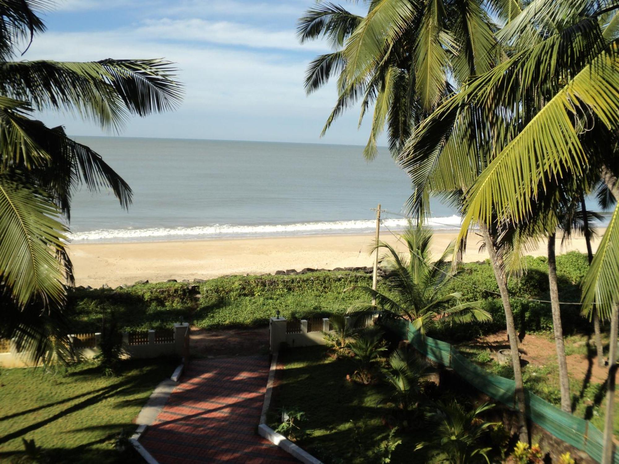 Club 7 Beach Resort Kannur Buitenkant foto