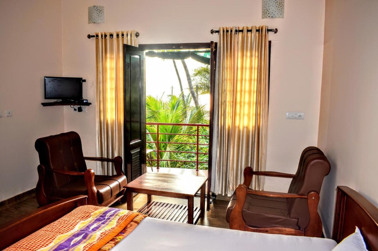 Club 7 Beach Resort Kannur Buitenkant foto