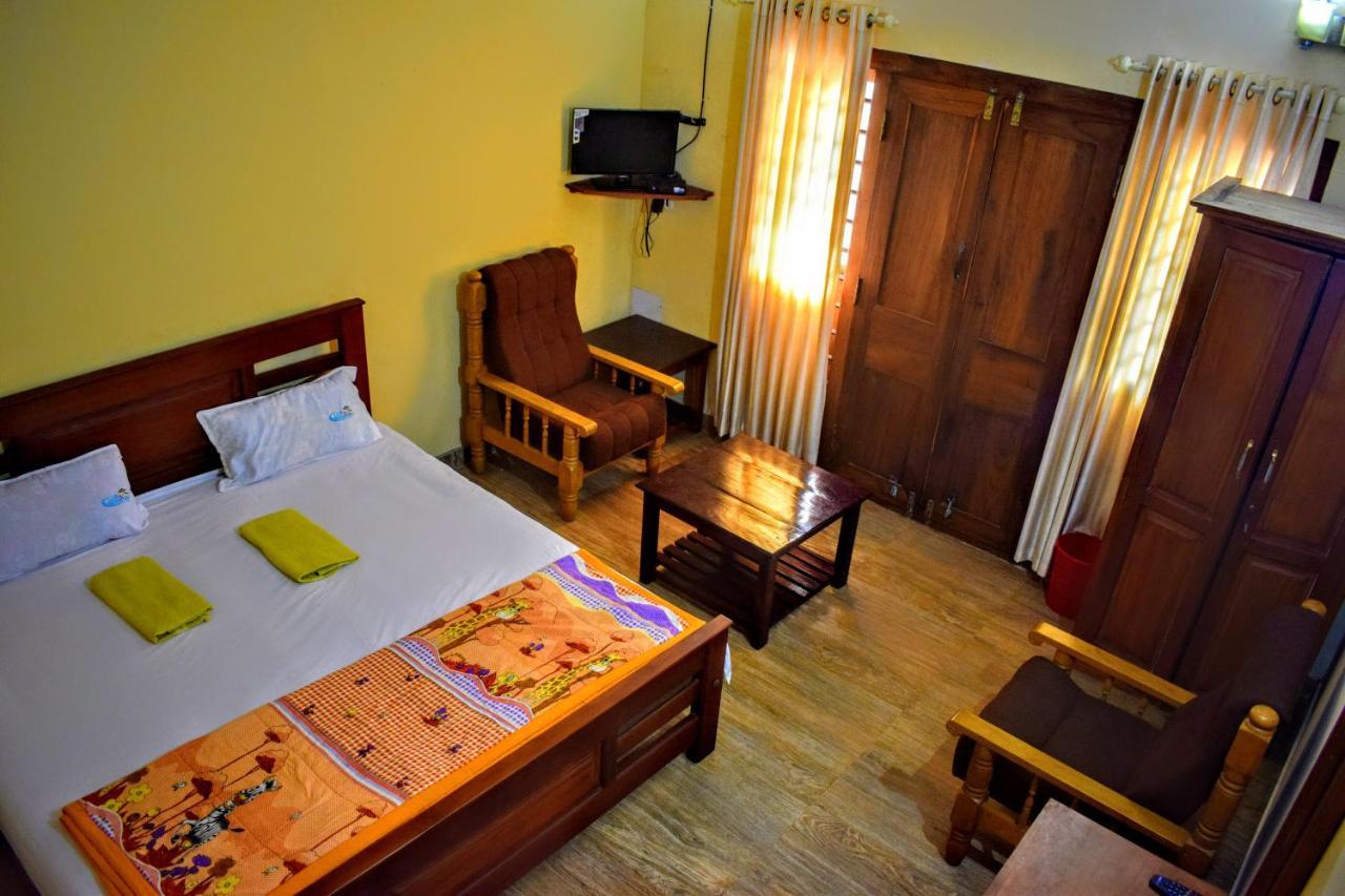 Club 7 Beach Resort Kannur Buitenkant foto