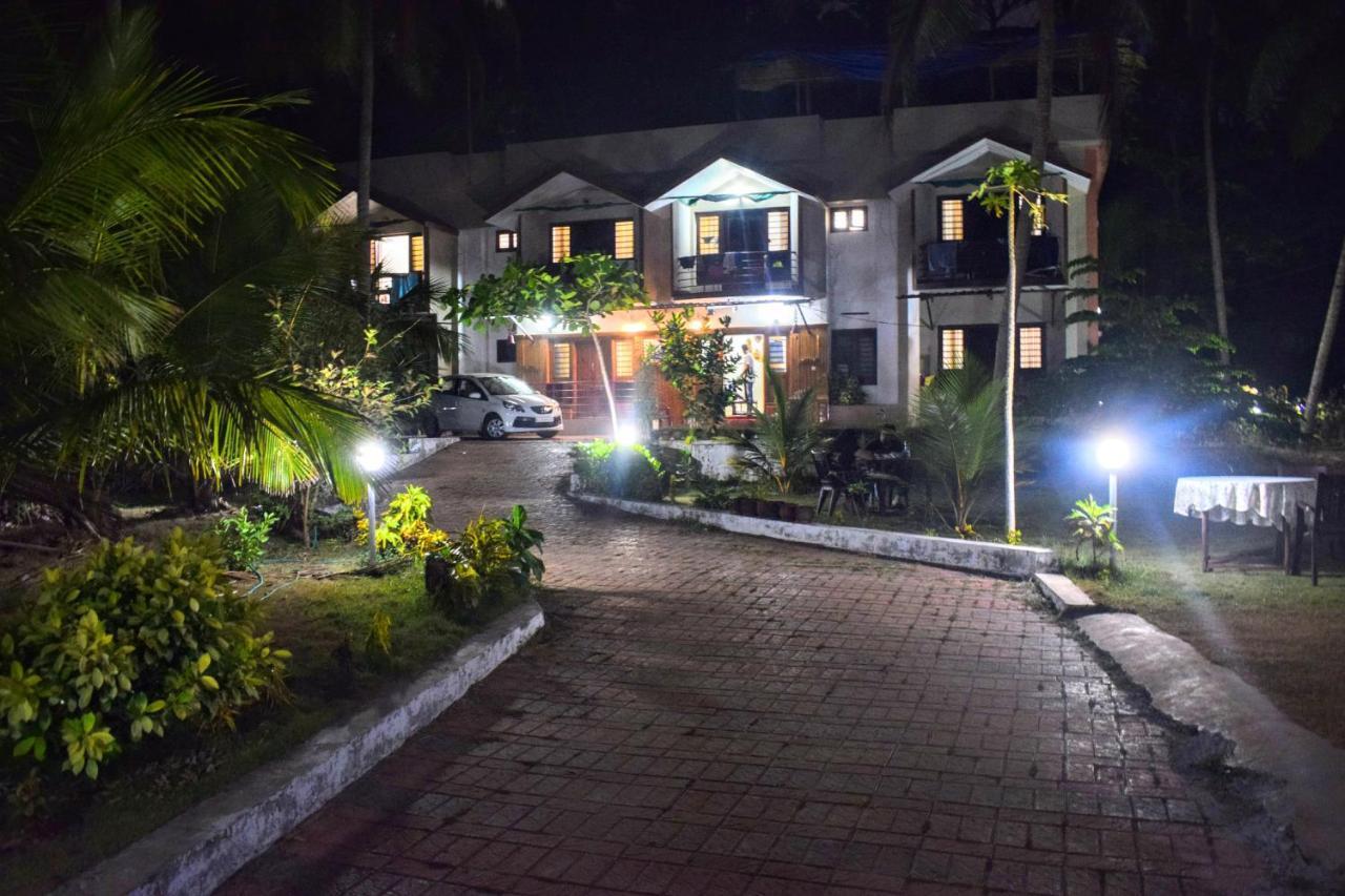 Club 7 Beach Resort Kannur Buitenkant foto