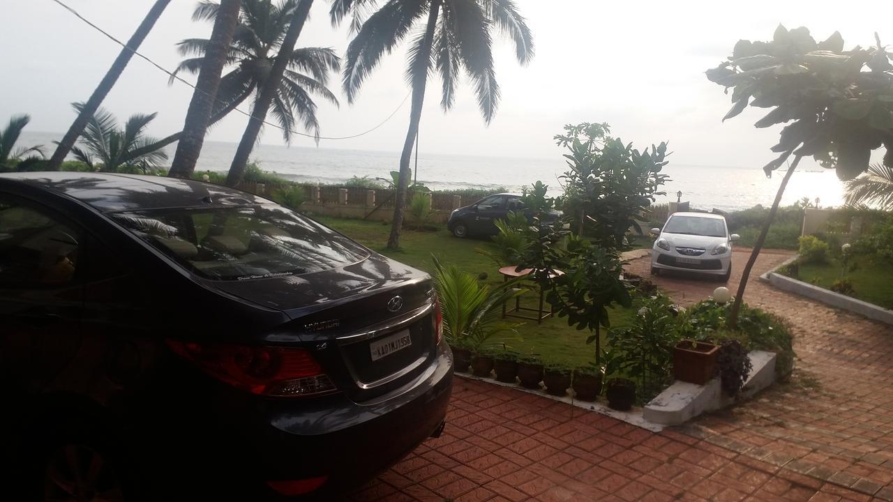 Club 7 Beach Resort Kannur Buitenkant foto